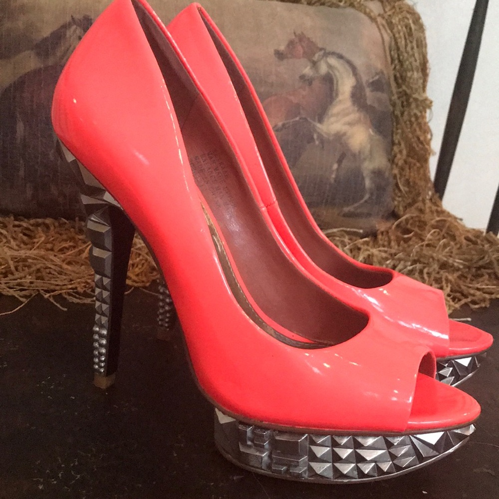 RACHEL ROY Coral Heels. Size 6.